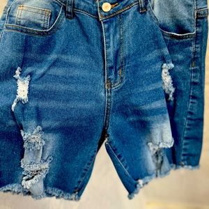 Distressed jean short